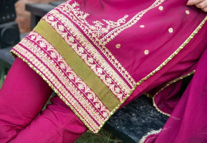 OMAL LAWN 3PC - LAWN EMB SHIRT WITH BAMBER CHIFFON DYE & DYE DUPATTA AND LAWN DYED TROUSER | RP-3629