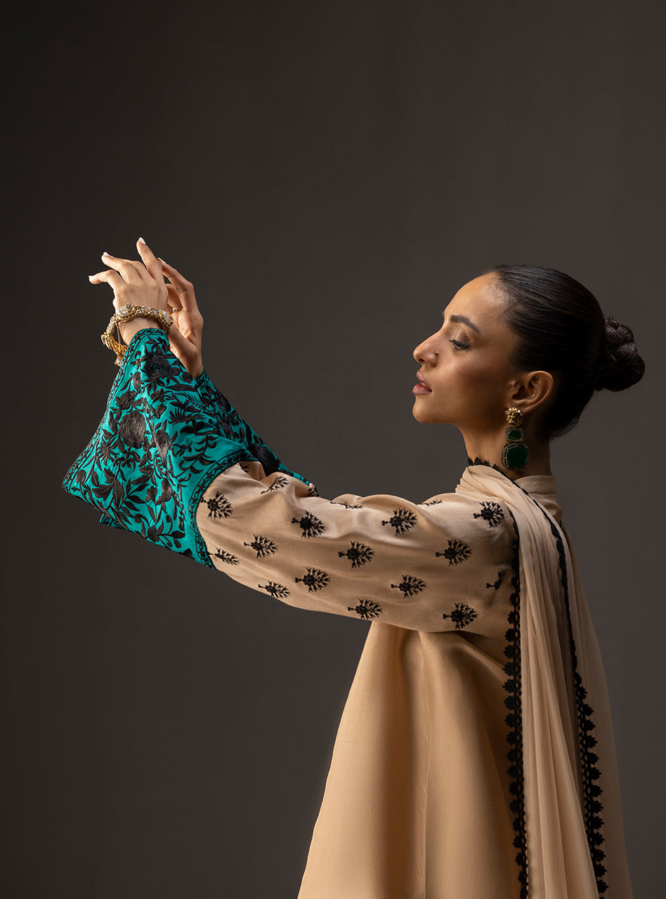 ZAINAB CHOTANI-3PC SHAMOZ SILK PRINT EMBROIDERED SHIRT WITH SOFT SILK PRINT DUPATTA & SILK TROUSER BIC-1717