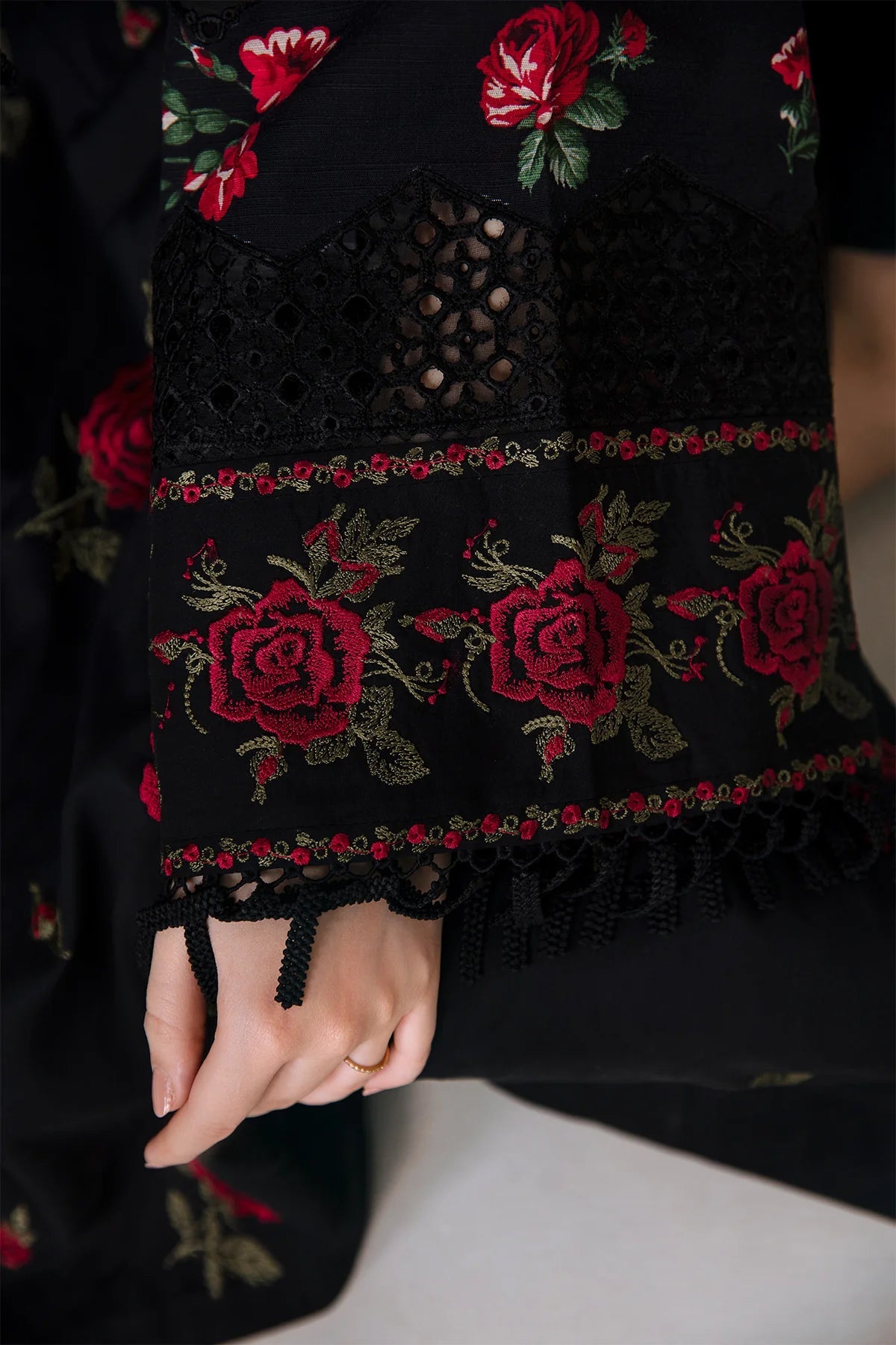 BAROQUE-3PC DHANAK EMBROIDERED SHIRT WITH COURTRAI PRINTED SHAWL AND TROUSER-BIC-4004