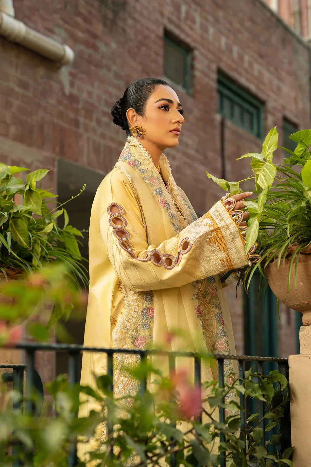 MAHNUR-3PC LAWN EMBROIDERED SHIRT WITH KHAADI NET EMBROIDERED DUPATTA AND TROUSER -RP-4657
