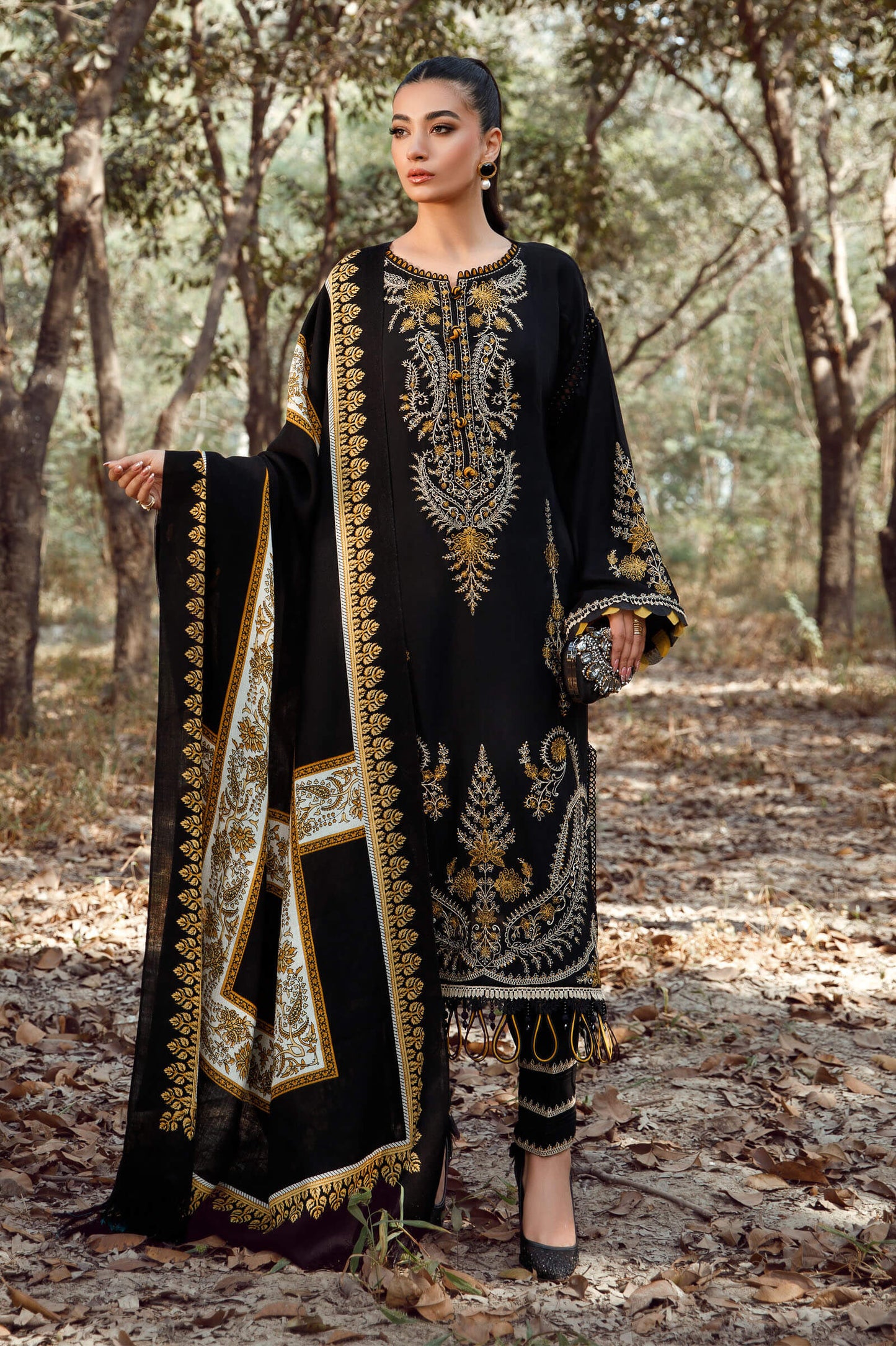 MARIA.B-3PC KHADDAR EMBROIDERED SHIRT WITH COURTRAI PRINTED SHAWL & TROUSER -BIC-4157