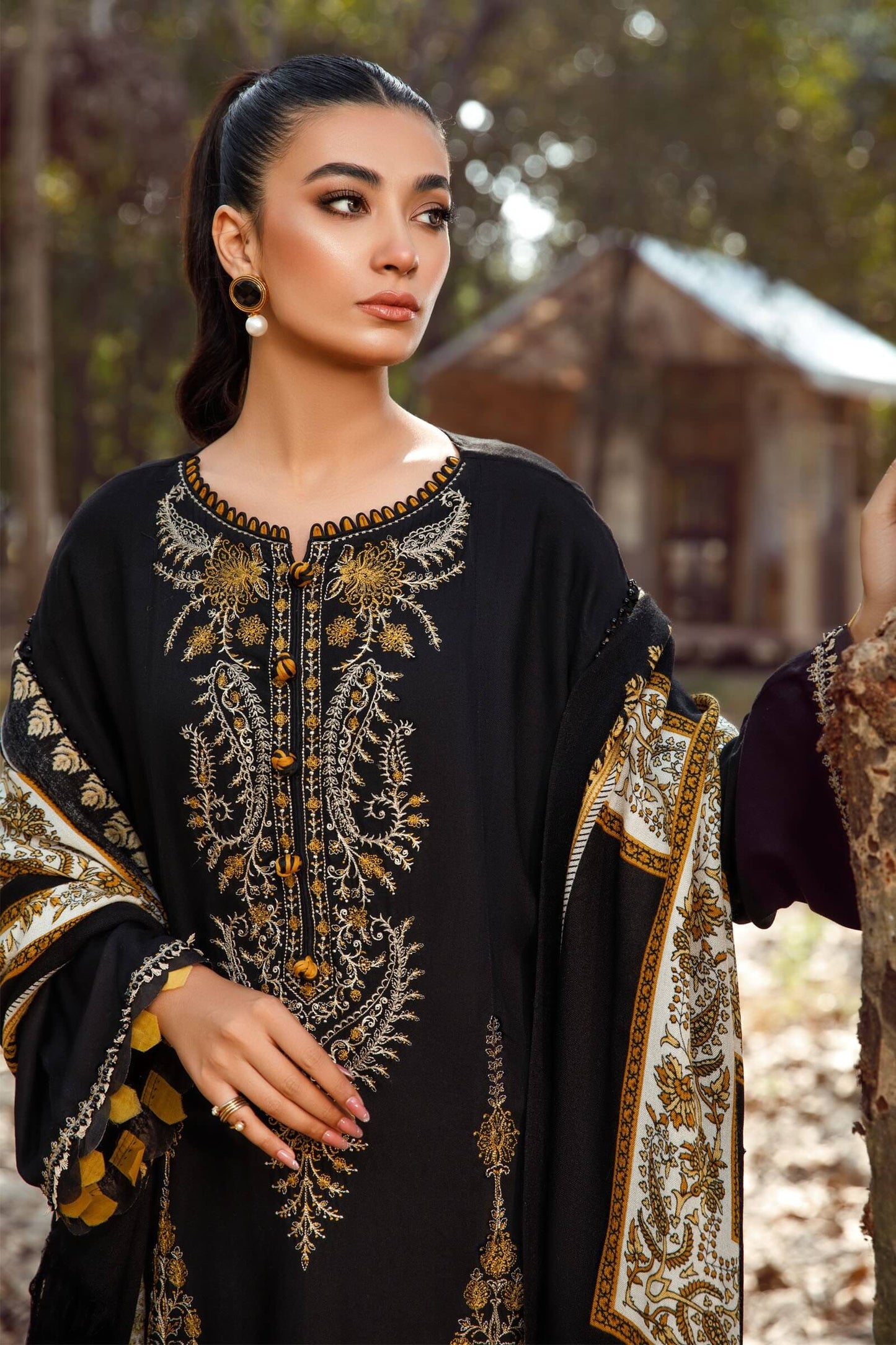 MARIA.B-3PC KHADDAR EMBROIDERED SHIRT WITH COURTRAI PRINTED SHAWL & TROUSER -BIC-4157