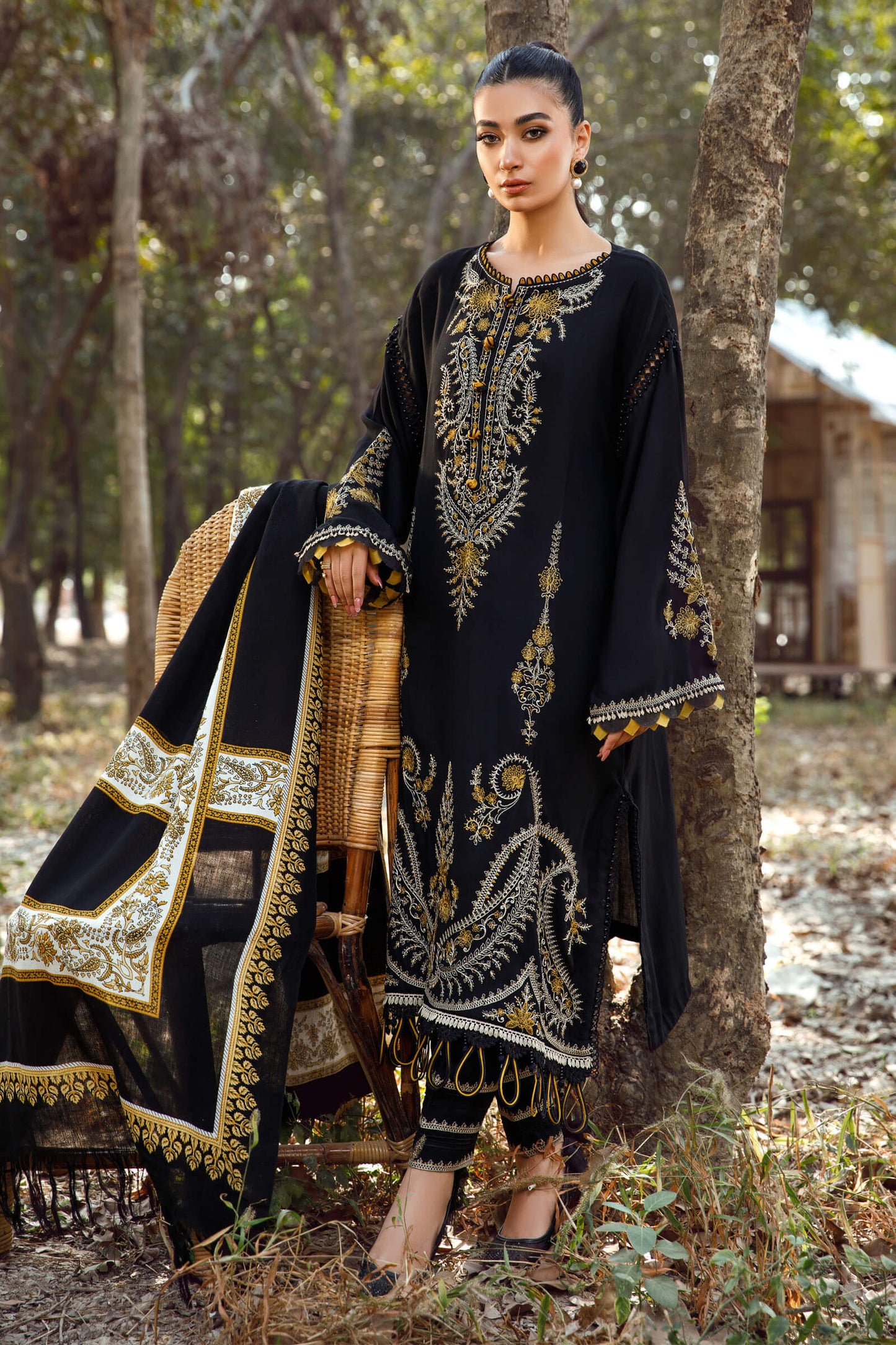 MARIA.B-3PC KHADDAR EMBROIDERED SHIRT WITH COURTRAI PRINTED SHAWL & TROUSER -BIC-4157