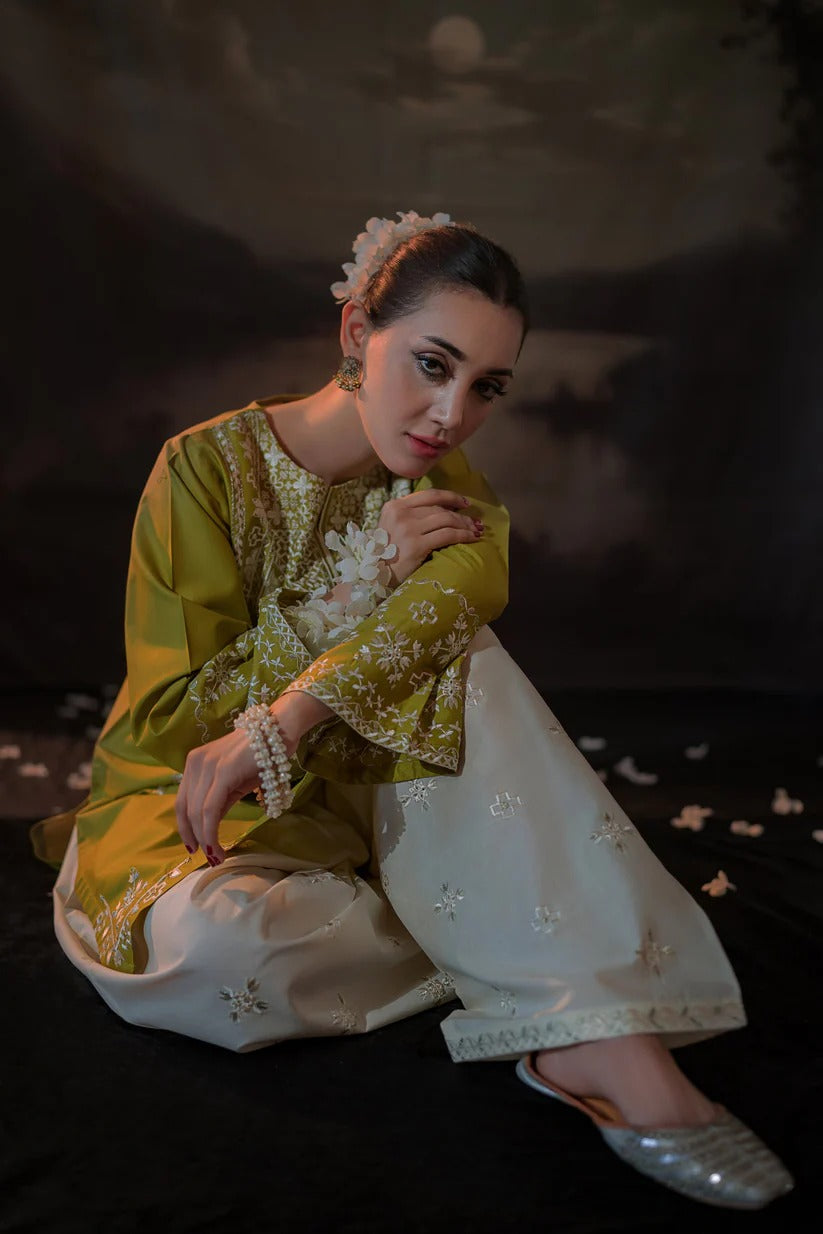 URGE LAWN 2PC - LAWN SEQUENCE EMB SHIRT WITH LAWN SEQUENCE EMB TROUSER | RP-3481