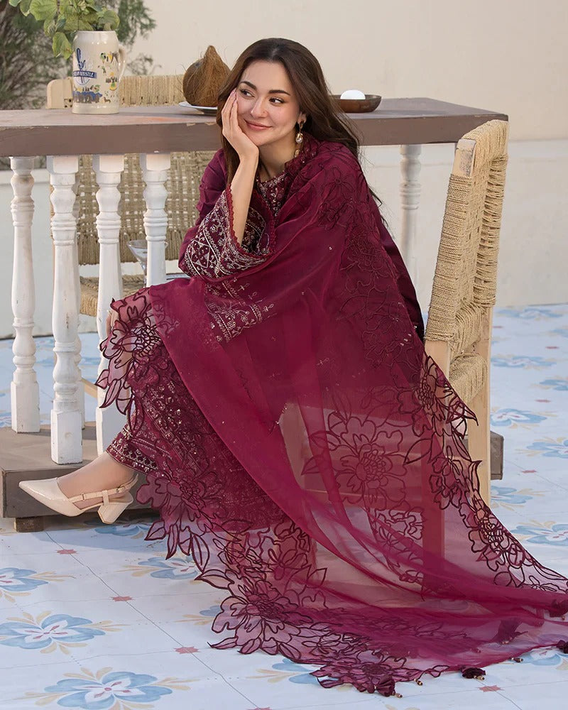 QALAMKAR LAWN 3PC - LAWN EMB SHIRT WITH ORGANZA EMB DUPATTA AND LAWN EMB TROUSER | RP-3727